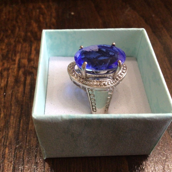 925 sterling silver ring size 8 with big Sapphire colored stone - Picture 3 of 10